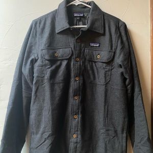 Men’s Patagonia gray lined flannel shirt.